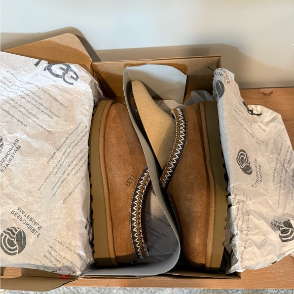 Brand new, never worn, UGG Chestnut Tasman Slippers - Picture 3 of 5